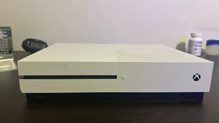 Xbox one S with cords and controller