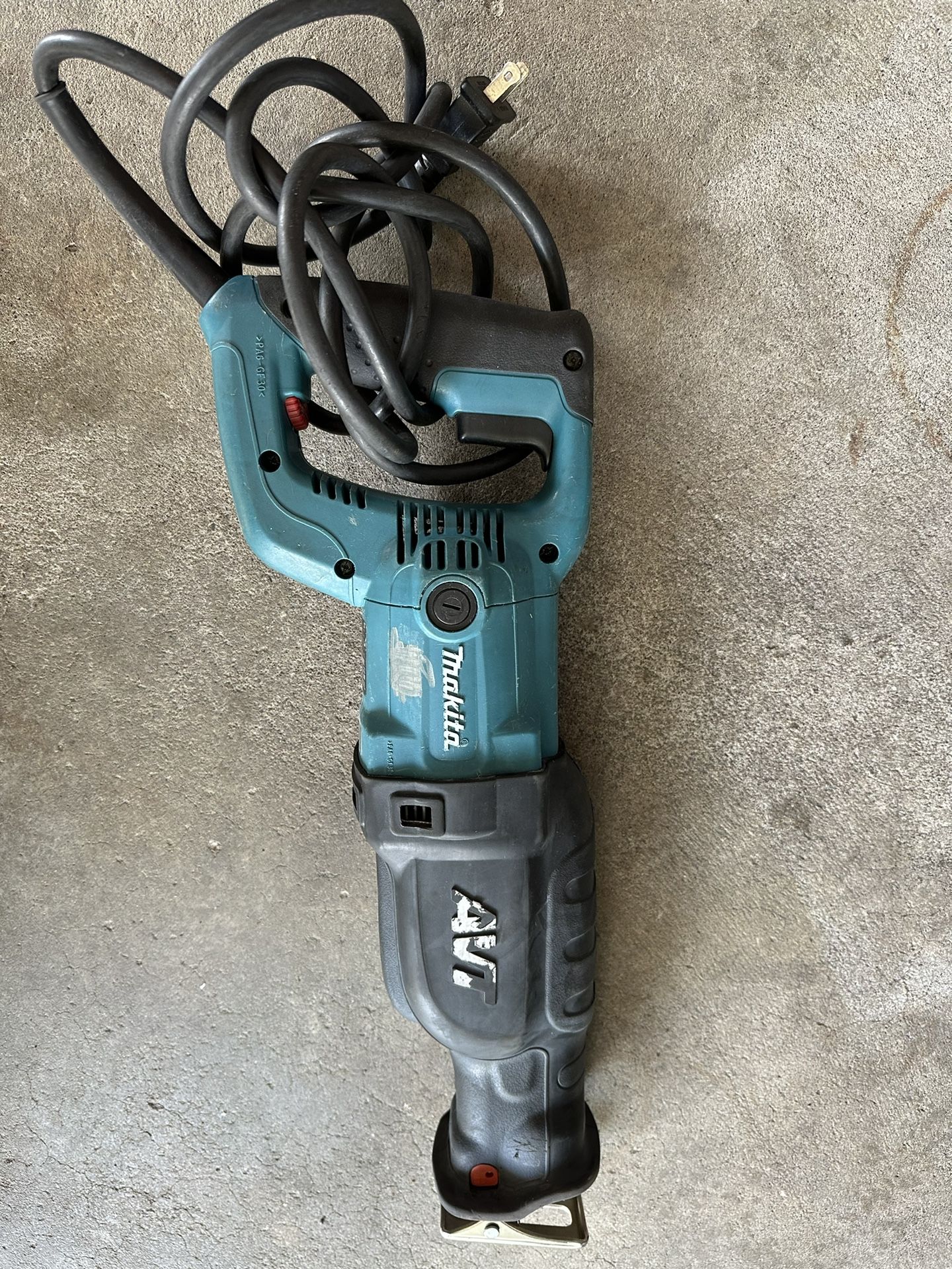 Makita AVT Sawsall