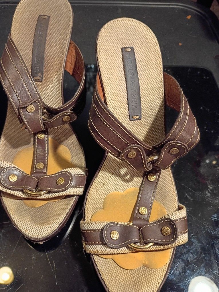 BCBG MAX AZRIA BROWN LEATHER HEELS  EUROPEAN 38.5