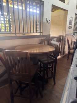 2 Tall Wooden Bar Tables with 7 Chairs / 2 Mesas Altas de Madera Tipo Bar con 7 Sillas