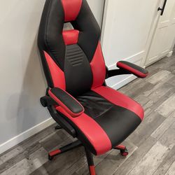 Gaming Chair Made By RS.  In Very Good Condition With No Rips Or Stains 