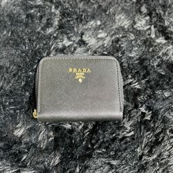 SMALL PETITE PRADA WALLET 
