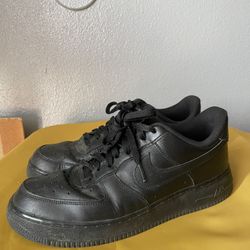 Black Nike Air Force 1