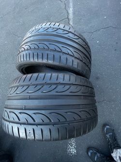 Selling pair of tires Hankook 275/30R20