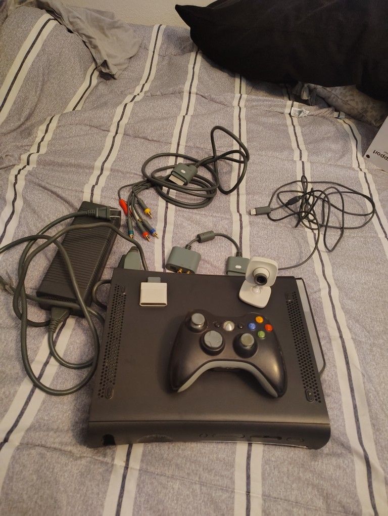 Xbox 360 W/Black Controller