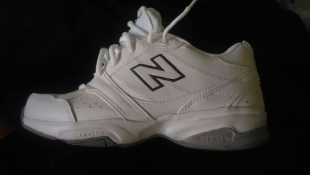 NEW BALANCE SHOES Size 7 BRAND NEW