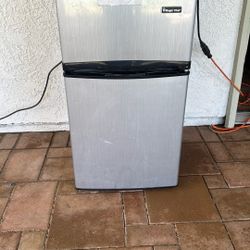 Magic Chef Mini Fridge
