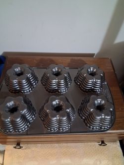 Nordic Ware festival bundt muffins pan new