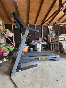 Gold Gyms Treadmill Auto Incline