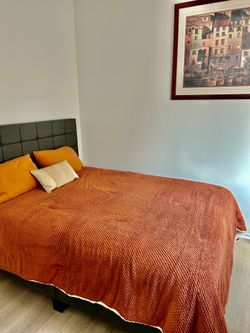 Queen beds all new 3 sets
