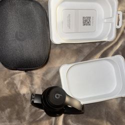 Beats Solo 4 Brand New 