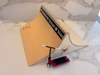 Blackriver Ramps Fingerboard Quarter Pipe Spine