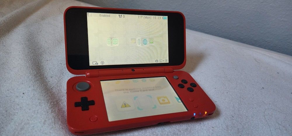 NEW 2DS XL POKEMON POKE BALL EDITION W/ CHARGER