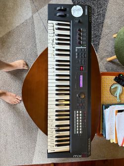 Yamaha MX61 61-Key Digital Synthesizer