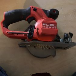 Milwaukee M12 Saw
