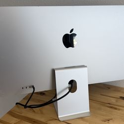 Like New Apple Studio Display w/ Tilt Stand & Nano Texture Display
