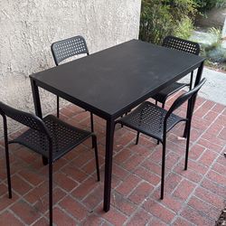 Indoor table and chairs