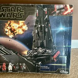 LEGO Star Wars: The Rise of Skywalker Kylo Ren’s Shuttle 75256