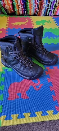Keen hiking boots size 10 practically new