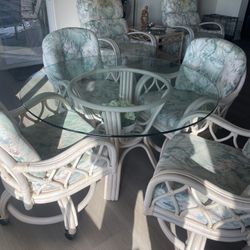 Matching Dining Chairs And Table With 2 Matching Recliners