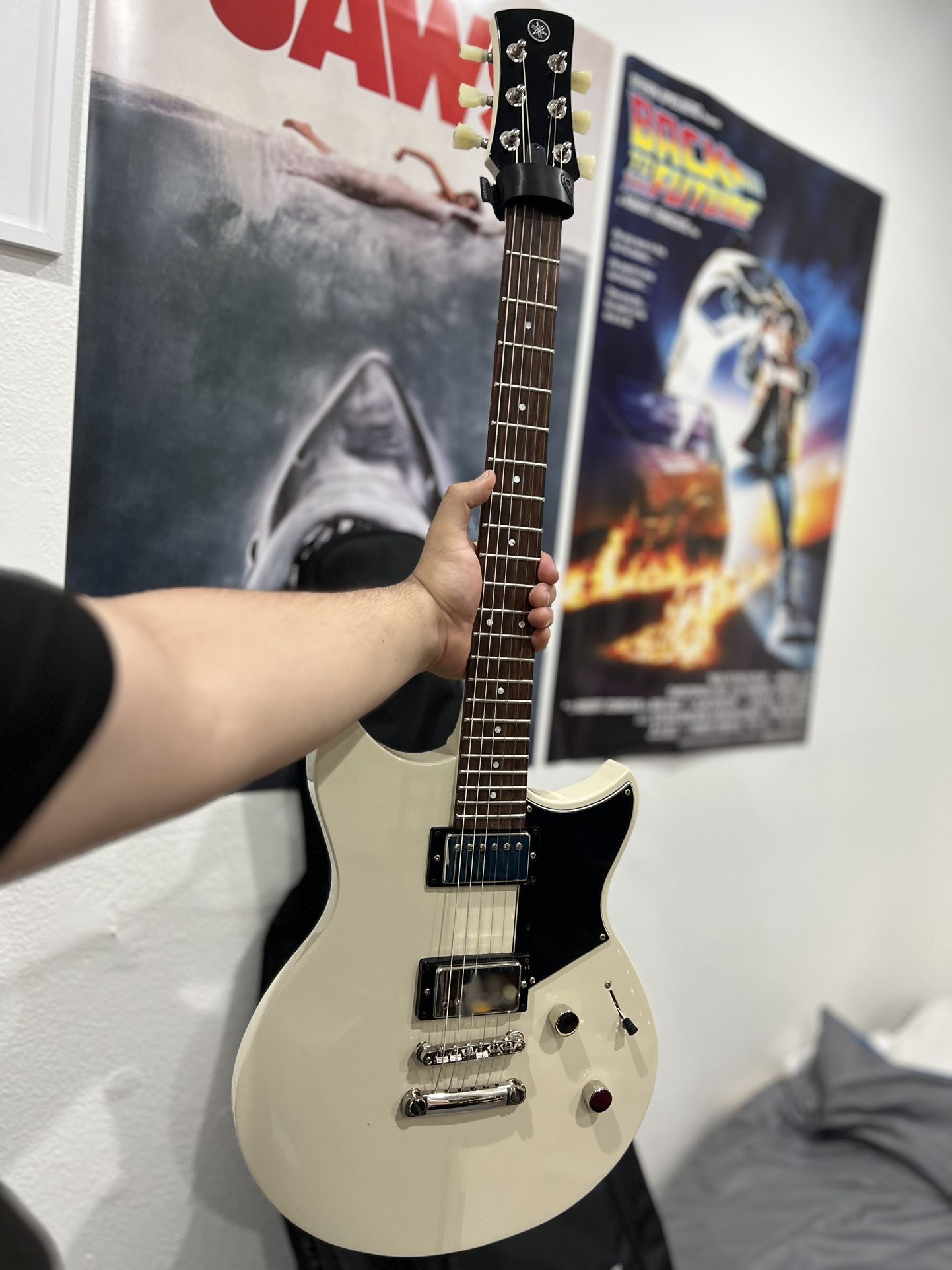 Yamaha Revstar Element RSE20 (Vintage White) Electric Guitar
