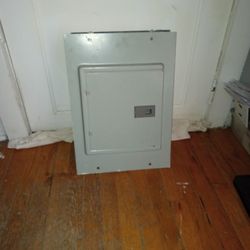 Murray 100 Amps Circuit Breaker Box 12 Spaces Whith Main And Something Single Pole Breakers Used But Working Good We Justo Up Graded 