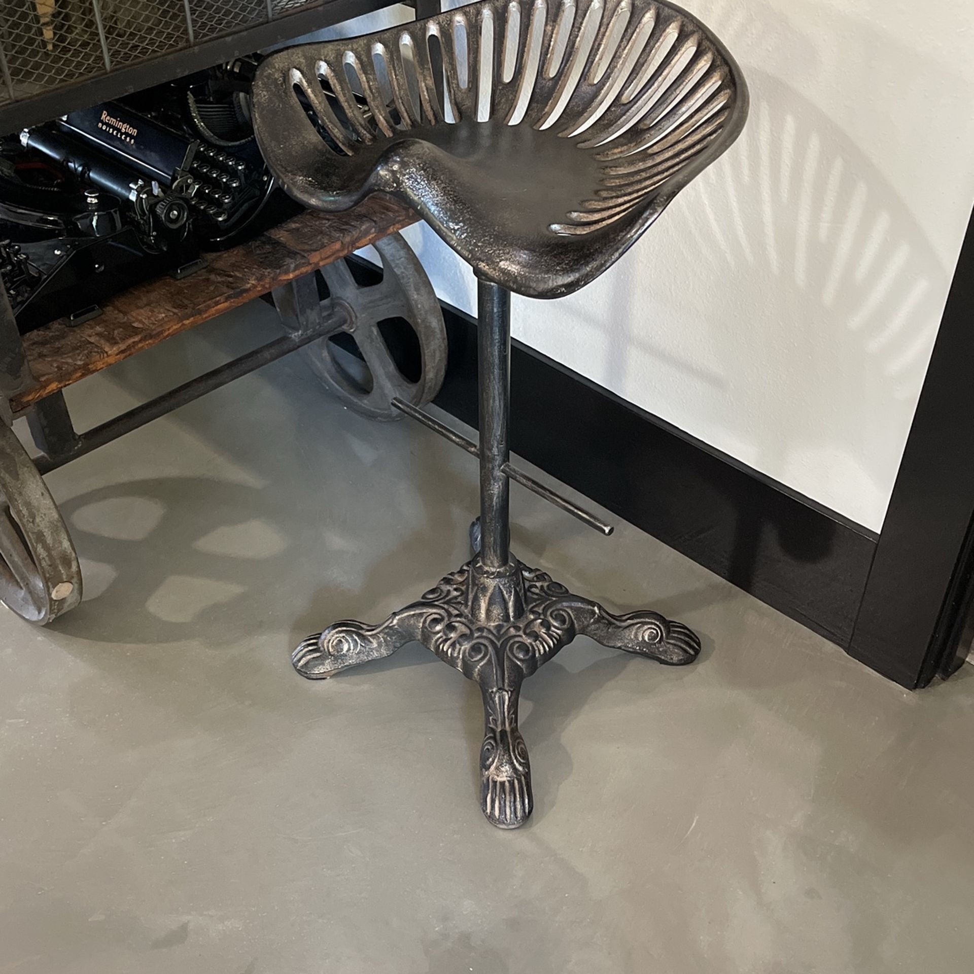 RH Cast Iron Swirl Tractor Stool