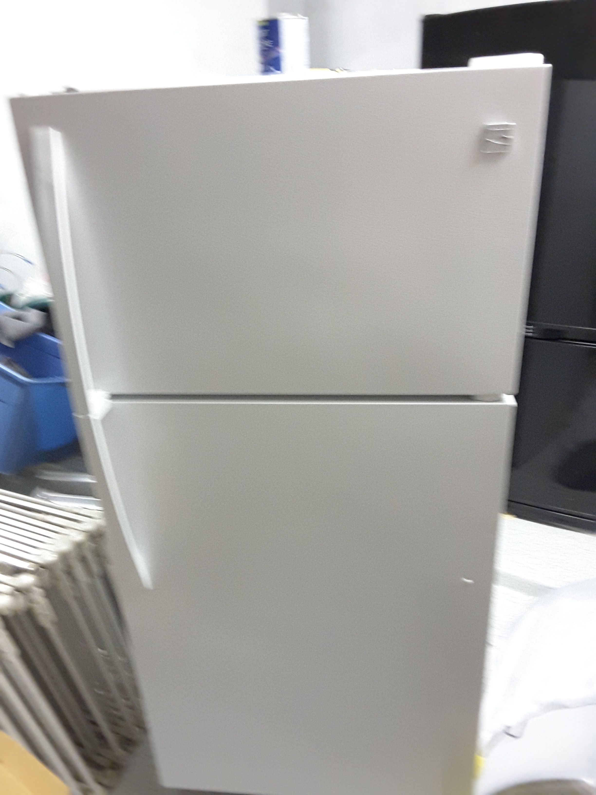 Kenmore Refrigerator Model 253.68802015 18 CU FT CLEAN!