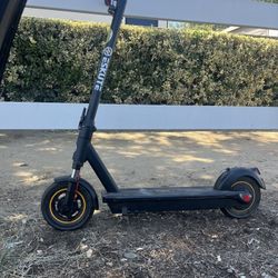 Eskute Electric Scooter 