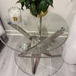2 Glass End Tables  Excellent Condition 