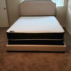 NEW Queen MATTRESS and BOX SPRING. Bed frame not included👍