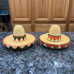 Ceramic Vintage Fiesta Sombrero Hats Pair of salt and Pepper Shakers.  Brand new never used.  