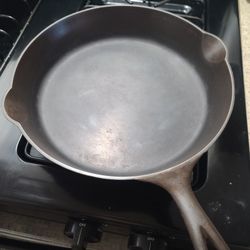 Griswold Erie Series #9 Cast Iron Skillet - Sits Flat - Nice!