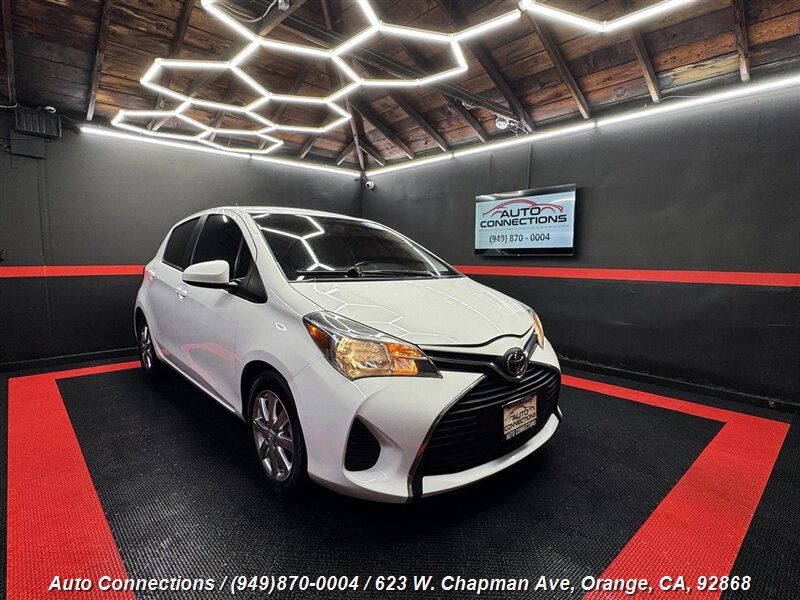 2015 Toyota Yaris 5-Door LE