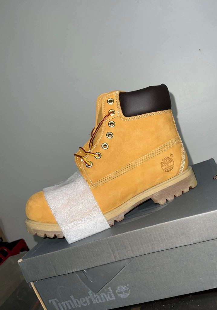 Size 9 and 13 mens timbs $120 each hmu π₯πͺπ―