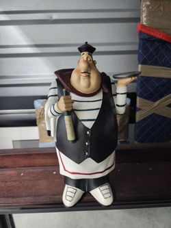 French Chef / Waiter Resin Statue with Wine Bottle & Tray / Estatua Decorativa de Mesero Francés
