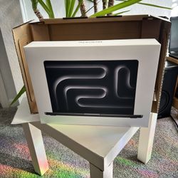 Apple MacBook Pro 14” (2025) M5 CPU | 16GB RAM | 1TB SSD | Brand New Sealed