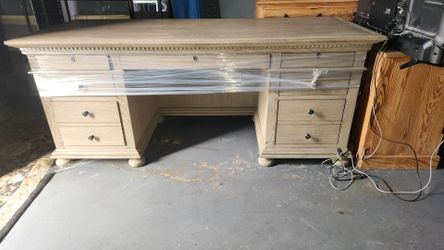 Wood Executive Desk in Oak Finish