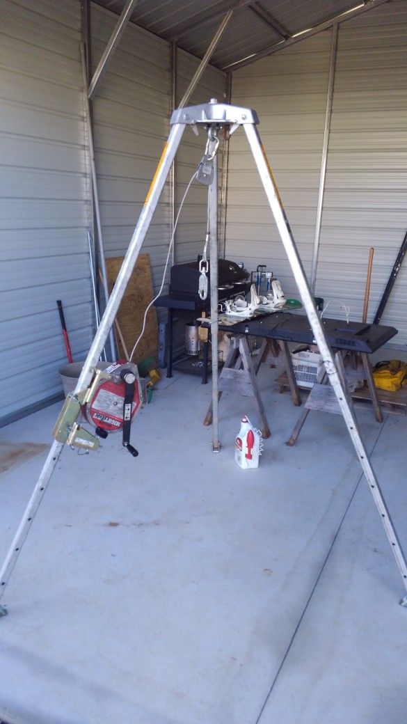 Manhole Retrieval Safety Tripod System