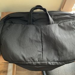 Lululemon Lab Convertible Duffle Bag Backpack Black Hybrid Travel Gym versatile