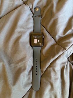 Apple Watch SE (2nd Gen) 44mm GPS - Excellent Condition