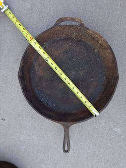 Cast iron skillet