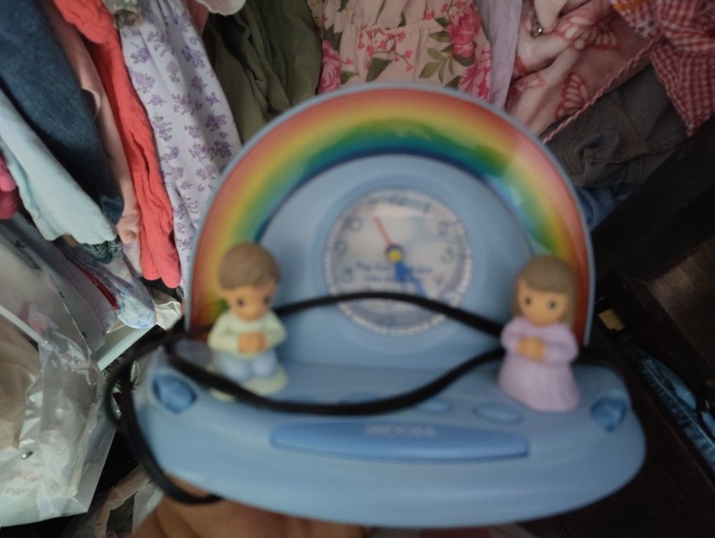Vintage Precious Moments Bilingual Prayers And Clock