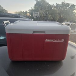 VINTAGE COLEMAN KWIKSERVE40 COOLER
