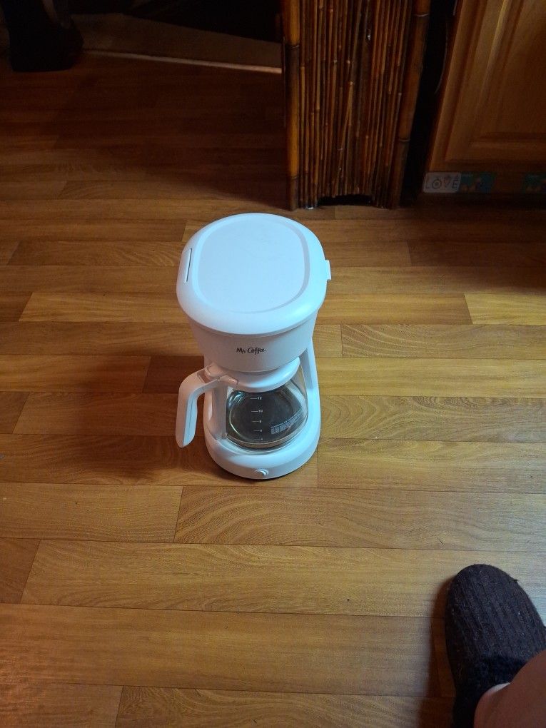 https://offerup.com/redirect/?o=TXIuQ29mZmVl Coffee Maker