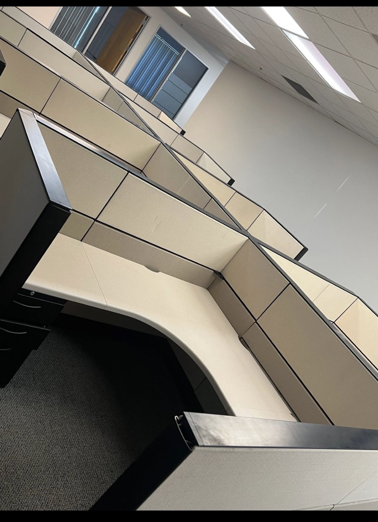 8 cubicle workstation; Great condition