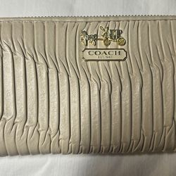 COACH CREAM IVORY LEATHER ZIP AROUND WALLET