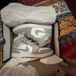 Jordan 1 College Grey 