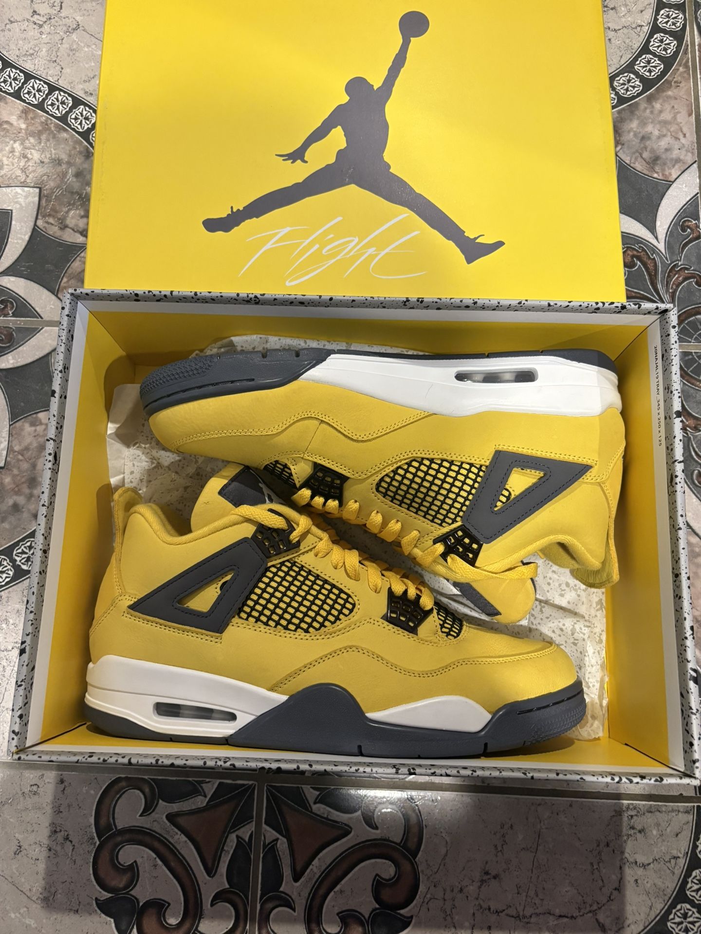 Jordan 4 Lightning- Size 11