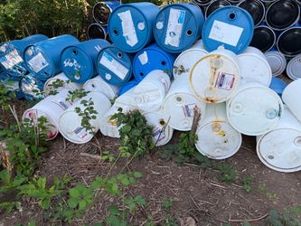 55-Gallon Plastic Barrels Non food grade!